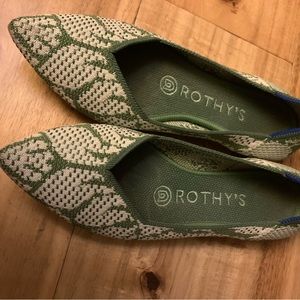 Rothy’s green patterned pointy toe flats - size 6